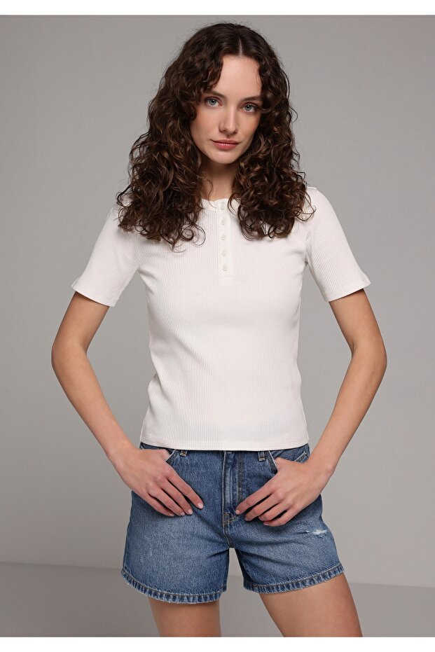 Slim Fit Round Neck Solid Women's White Short Sleeve T-Shirt