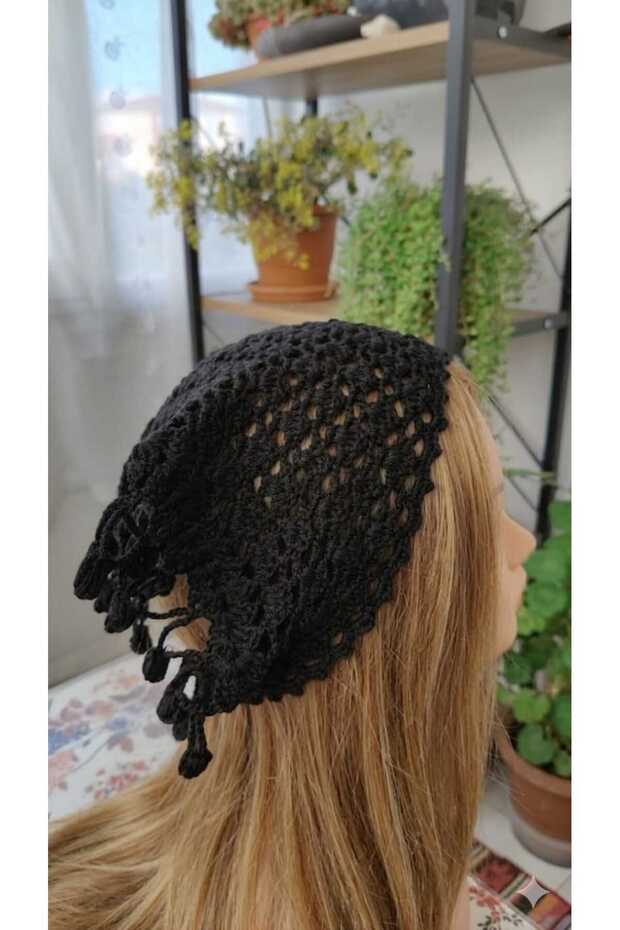 Hand Knitted Edge Embroidered Triangle Bandana Black (49X35X24 cm)