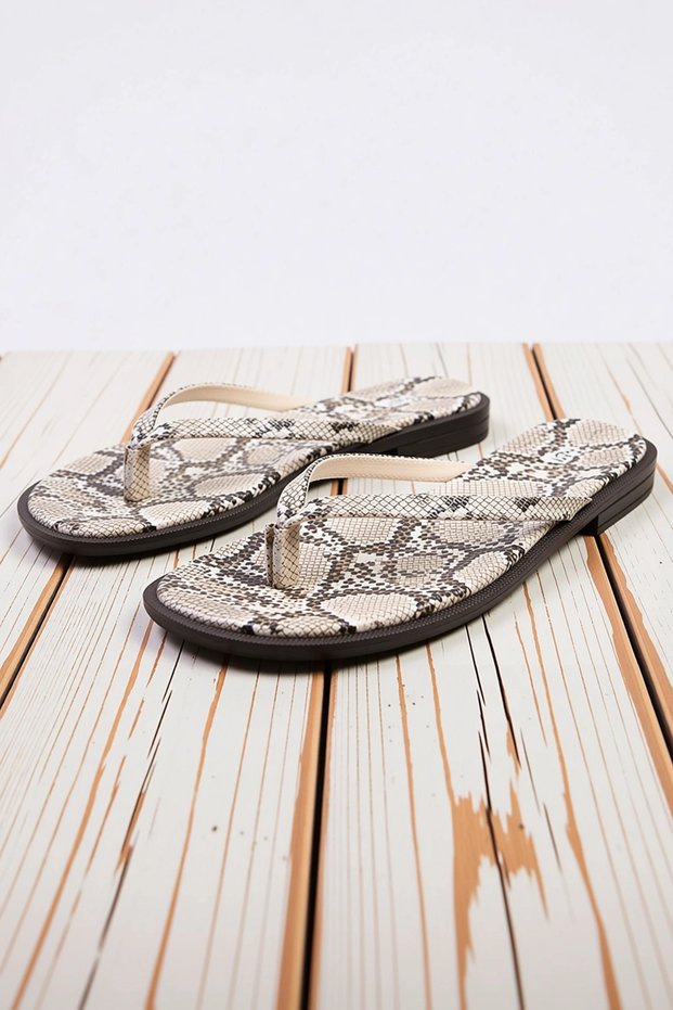 Women's Flip Flops Artificial Leather Flat Heel Casual Daily Comfortable Modern Stylish Elegant Seasonal
