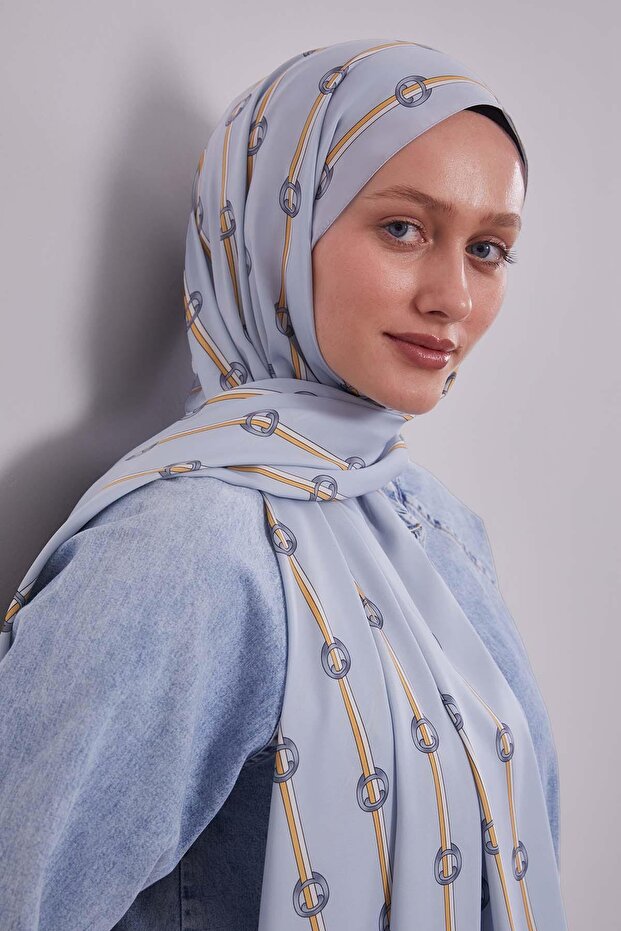 شال نمط حلقي مخطط باللون الأزرق الفاتح