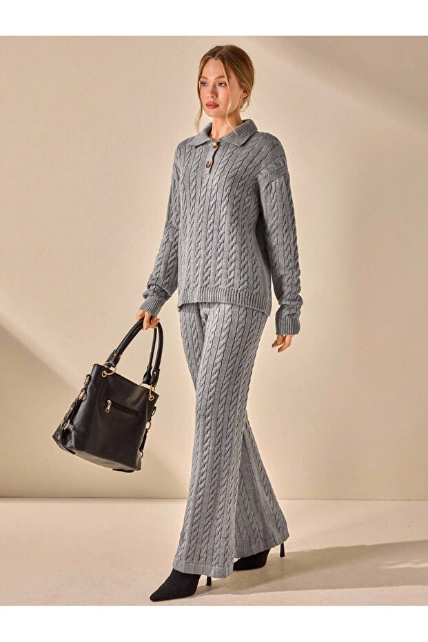 Stylish and Comfortable Two-Piece Knitwear Set with Pants and Sweater Featuring a Hair Braid Pattern.