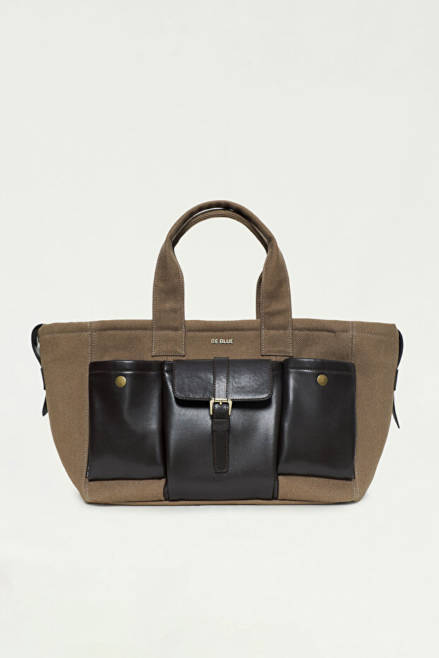 حقيبة قماشية بلون الكاكي مع تفاصيل جيوب