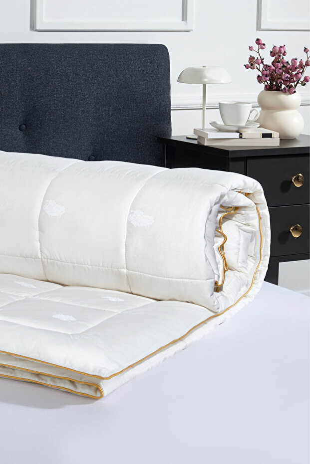 King Size Wool Quilt 215X235 cm