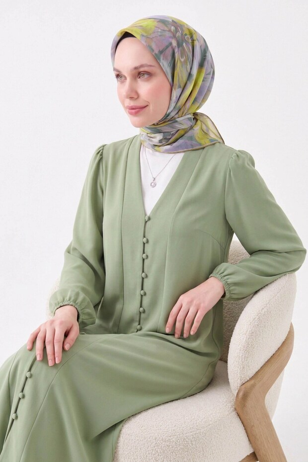 وشاح ناعم باللون الأخضر المائي على شكل زهرة