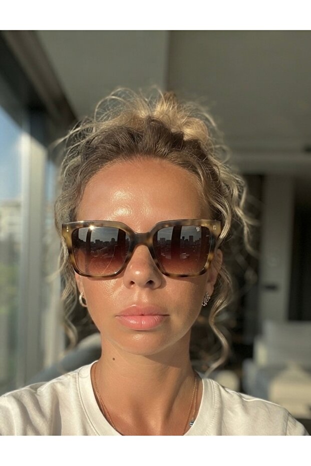 4522 نظارة شمسية نسائية من ليوبارد