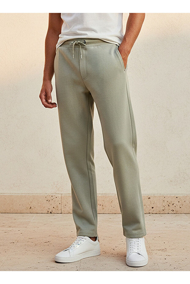 Men Regular Fit Joggers with Pockets