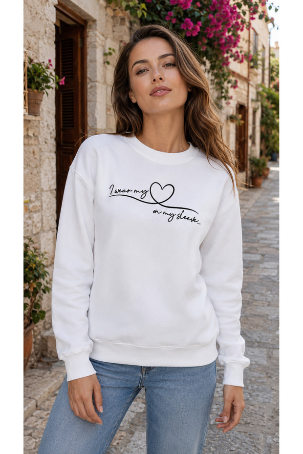 Women's Calligraphic Written Heart Printed Round Neck Casual Basic Sweatshirt