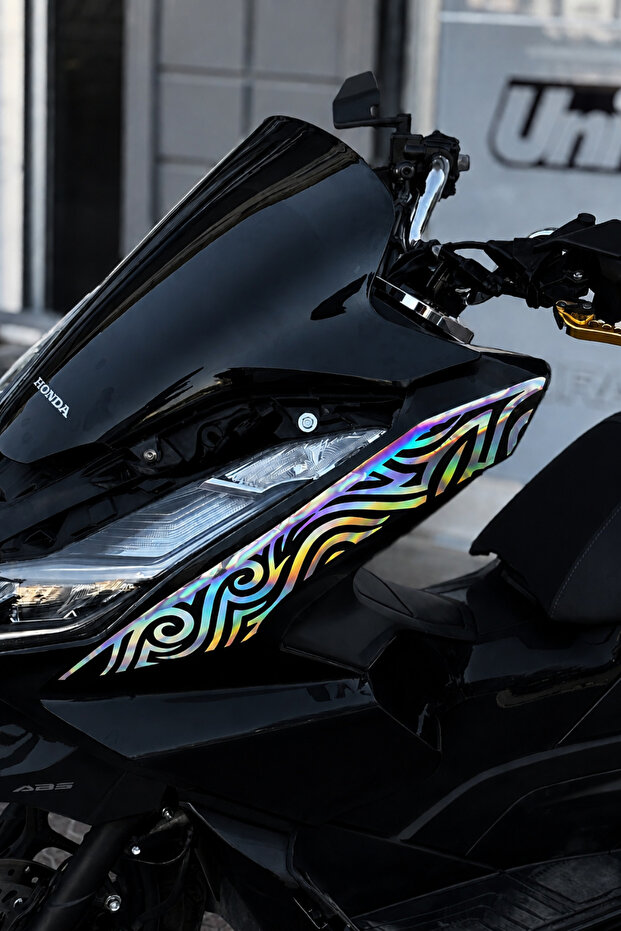 ملصق وشم بنمط قبلي للجانب الأيسر من لوحة هوندا PCX الجانبية (2021-2024)
