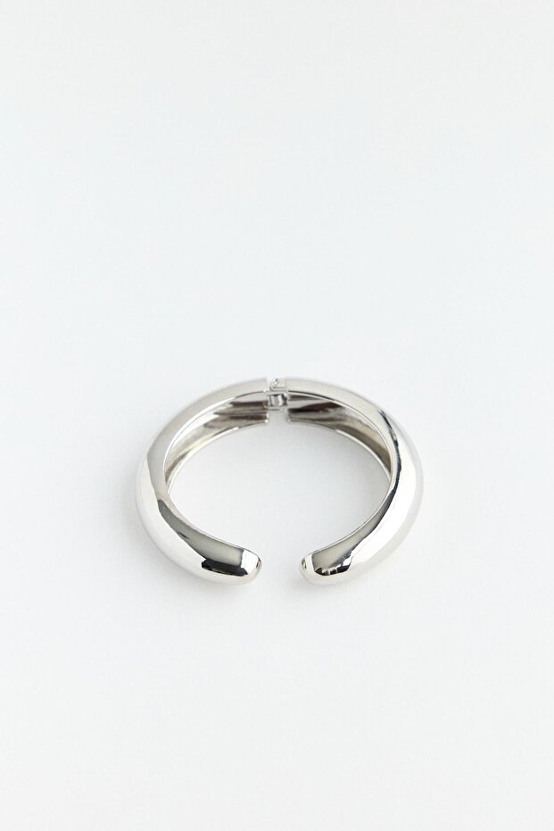 Oval Shaped Clamp Silver
