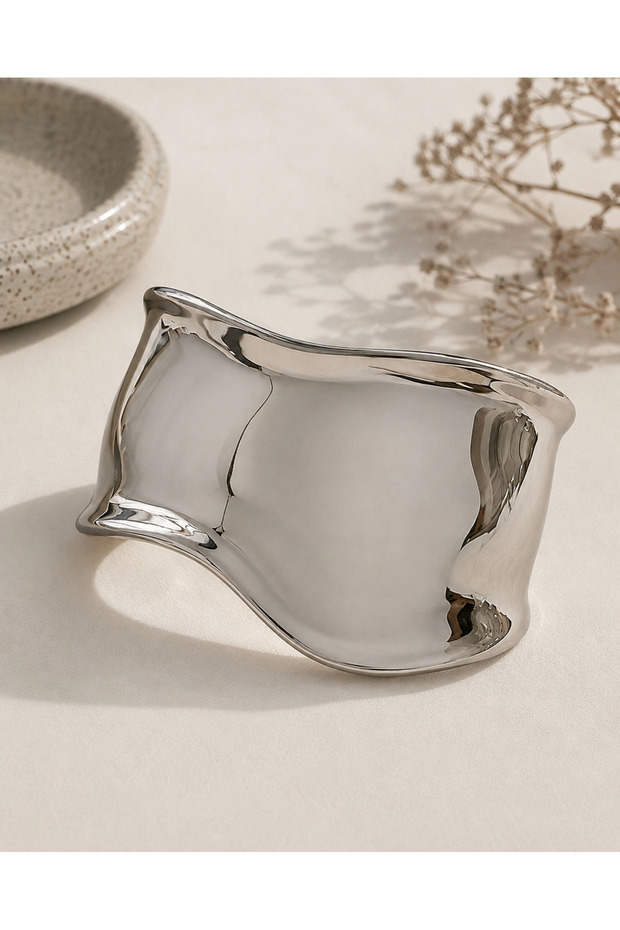 Silver Wide Wavy Steel Handcuff Bracelet – Modern Design