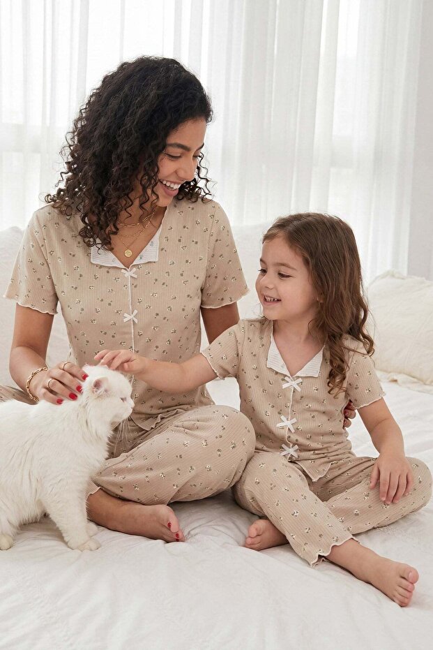 Women's Tiny Flowers Patterned Ribbed V-Neck Short Sleeve Under-Long Cool Viscose Camisole Pajama Set