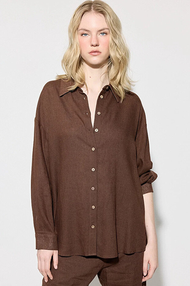 قميص كتان بقصة مريحة - بني