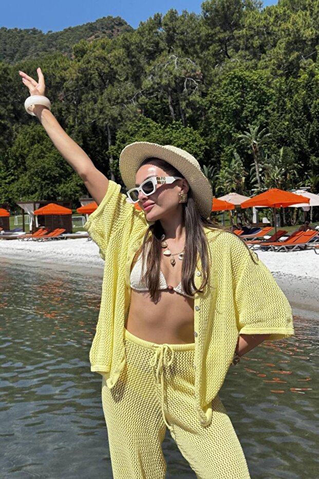 TREND-KIMONO MIT DURCHBRUCHENEM MUSTER, STRICKWAREN-STRANDSET - 1