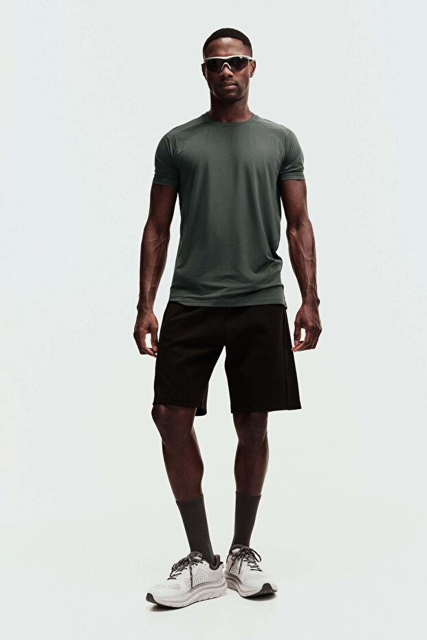 Muscle Fit Sports T-shirt with CoolMove™