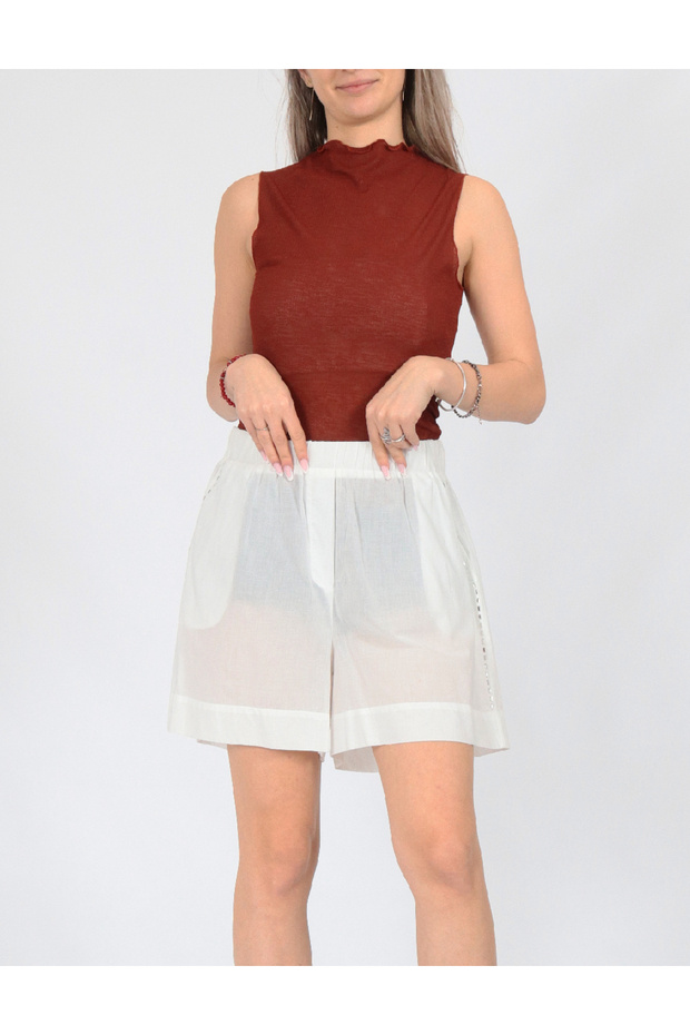Pantaloni scurti, Alb