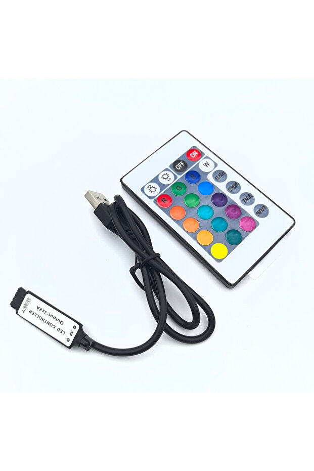 شريط إضاءة LED صغير RGB بـ 24 مفتاحًا، يعمل بجهد 5 فولت، مزود بوحدة تحكم لاسلكية، وكابل تحكم، وخاصية التعتيم عن بُعد.