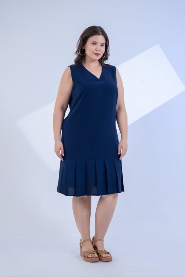 Women's Plus Size V-Neck Pleated Dress