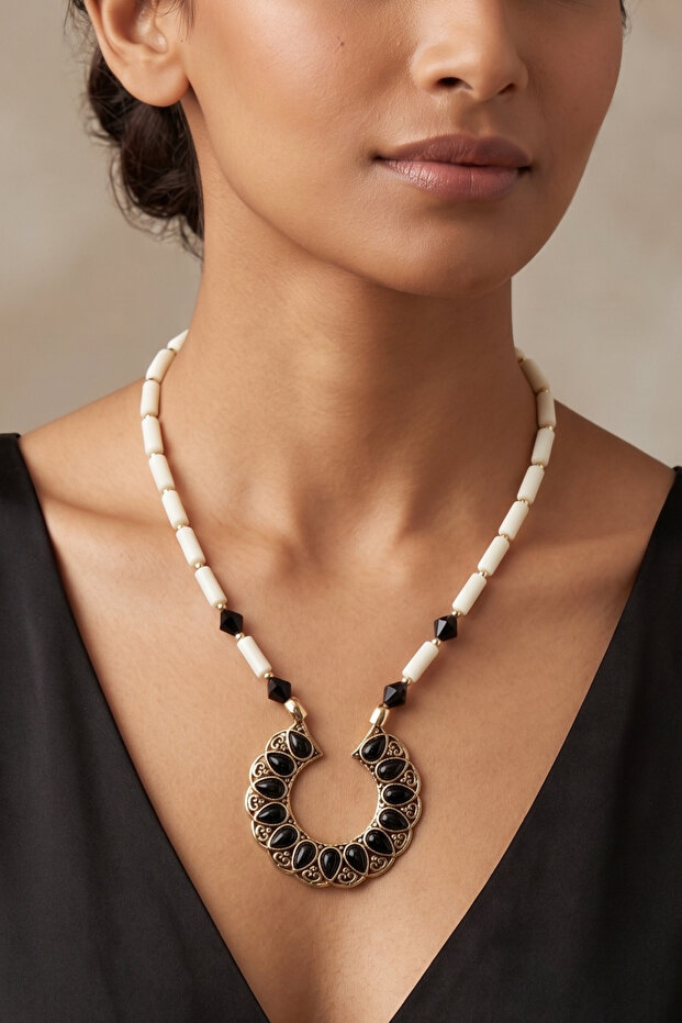 Ethnic Style Black Cream Necklace