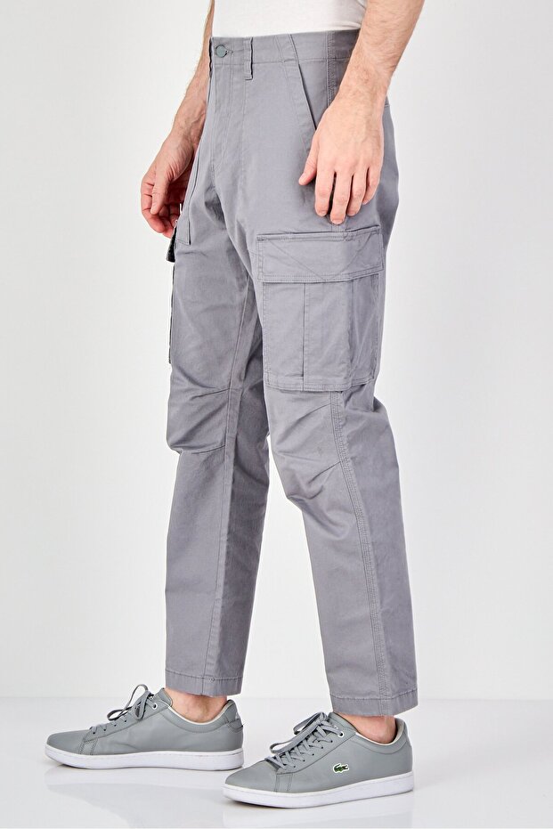 Men Regular Fit Solid Cargo Pants, Grey - 2