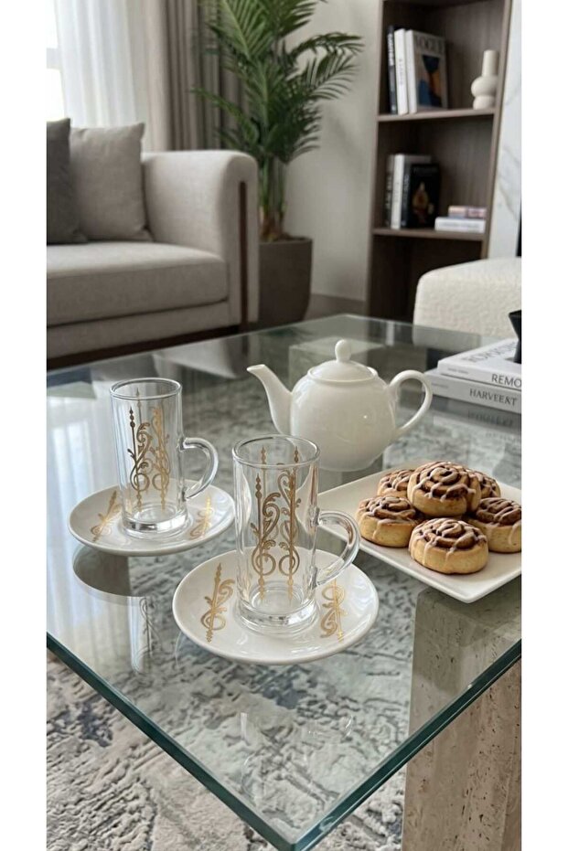 طقم أكواب شاي وفناجين قهوة فاخر مع صحون تقديم بتصميم أنيق لجلسات الضيافة الراقية
