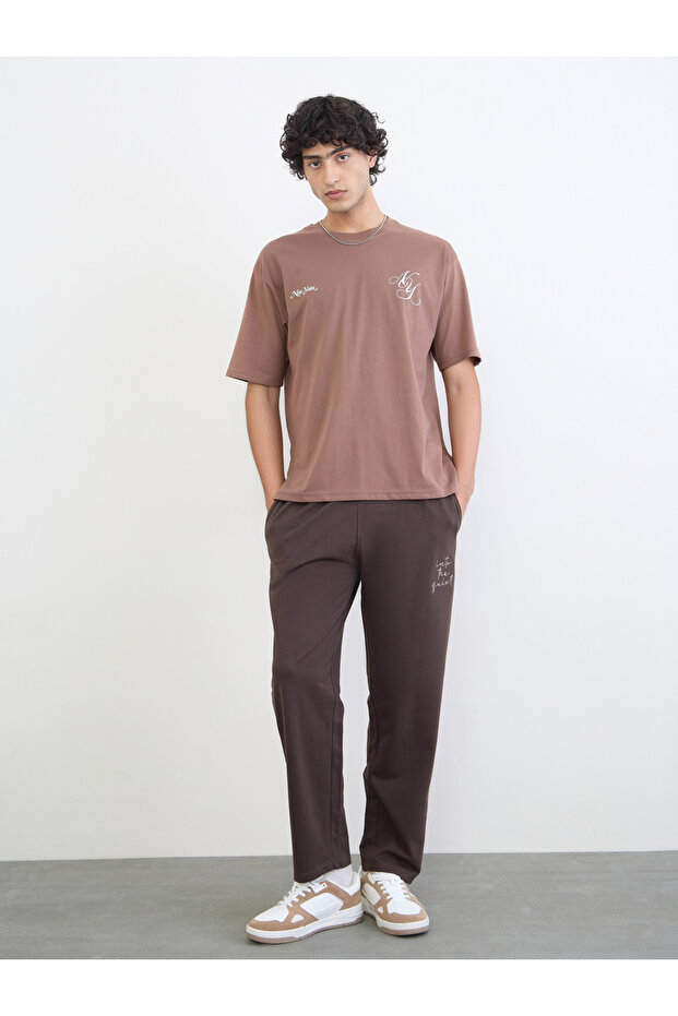 Men Relaxed Fit Joggers with Embroidery Detail