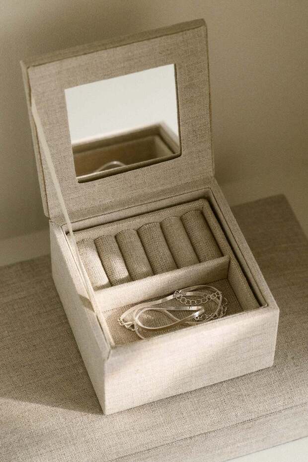 Two-tier linen jewellery box