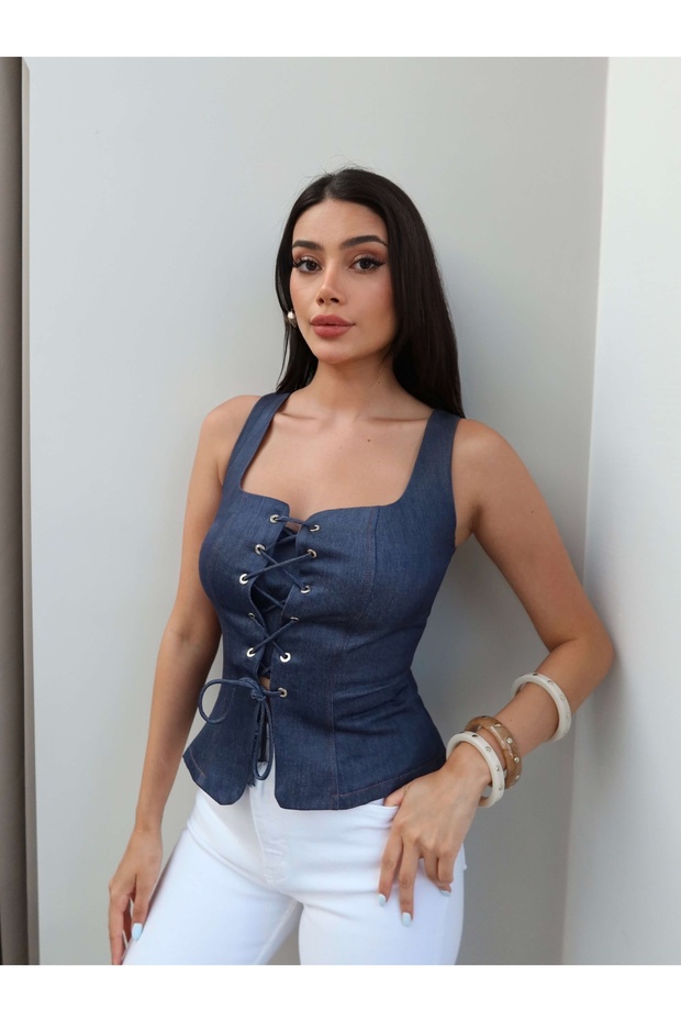 بلوزة من الدنيم بأربطة