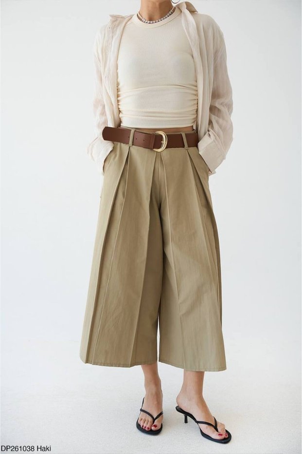 Belt Detailed Capri Pants