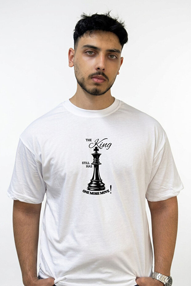 تي شيرت أبيض كبير الحجم مطبوع بتصميم Chess King
