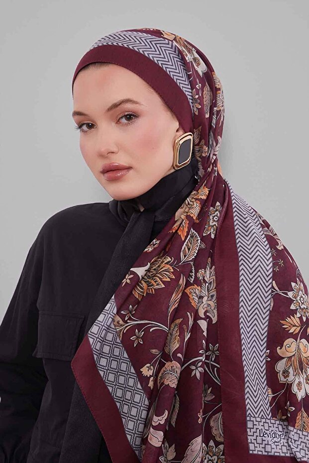 شال رياضي بنمط زهرة التوليب باللون العنابي