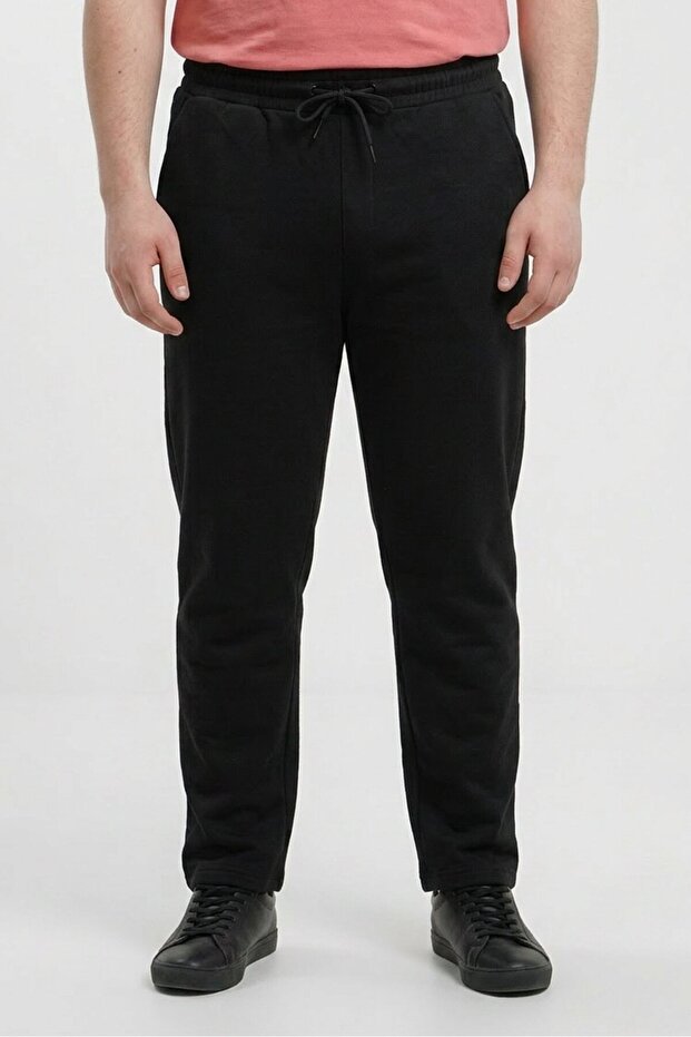 Men Regular Fit Plain Straight Leg Pants, Black