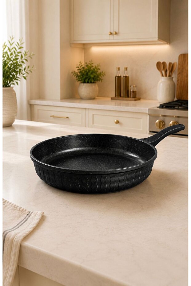 Round 32 cm Cast Granite Pan Black | Non-Stick Large Size Grill & Breakfast Pan | Even Heat Dissipation