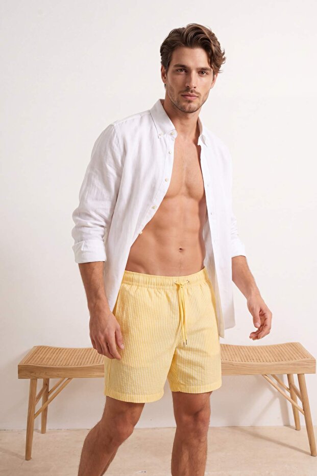 Sarı-Beyaz Çizgili Gofre Kumaş Normal Boy Regular Fit Mayo Deniz Şortu TMNSS23DS00004 - 1