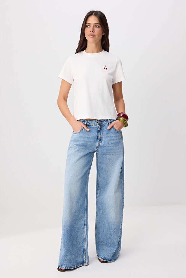 Trendyolmilla  Ekru Nakışlı Regular/Normal Kalıp Kısa Kollu %100 Pamuk Örme T-Shirt TWOSS26TS00124 - Görsel 3
