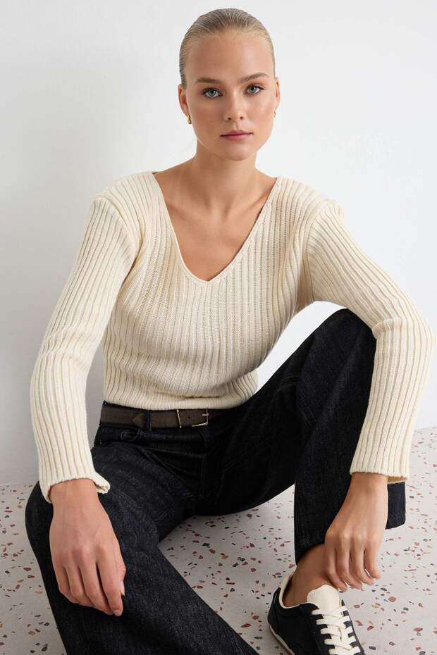 Ekru Crop Basic V Yaka Triko Kazak TWOAW24KZ01214 - 2