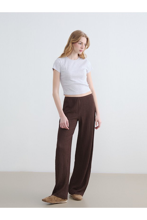 Trendlucky Women's Textured Trousers with Elastic Waist and Difference in Color