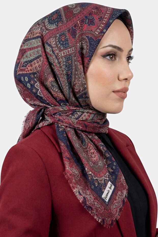 وشاح نسائي منقوش باللونين الفوشيا والأزرق الداكن بنمط عرقي