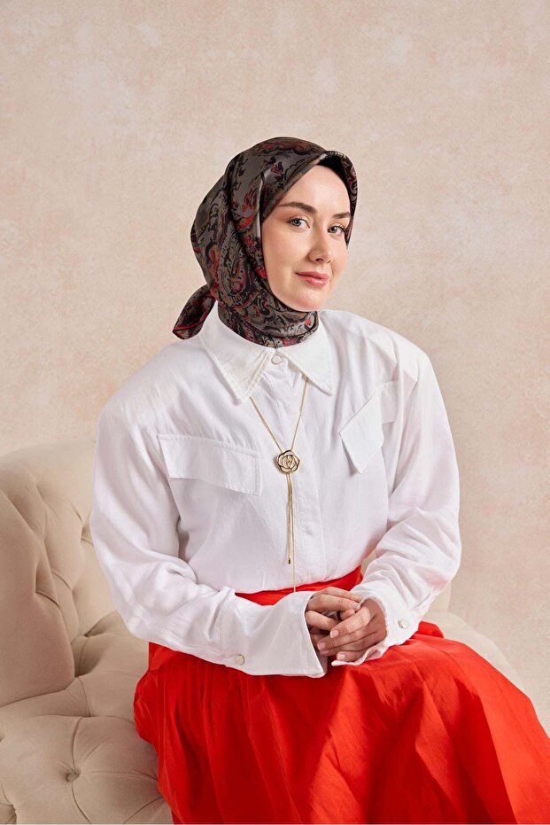 وشاح حرير تويل رويال بنمط شال مدخن 90x90