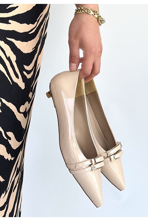 Dowen Beige Patent Leather Low Heeled Shoes