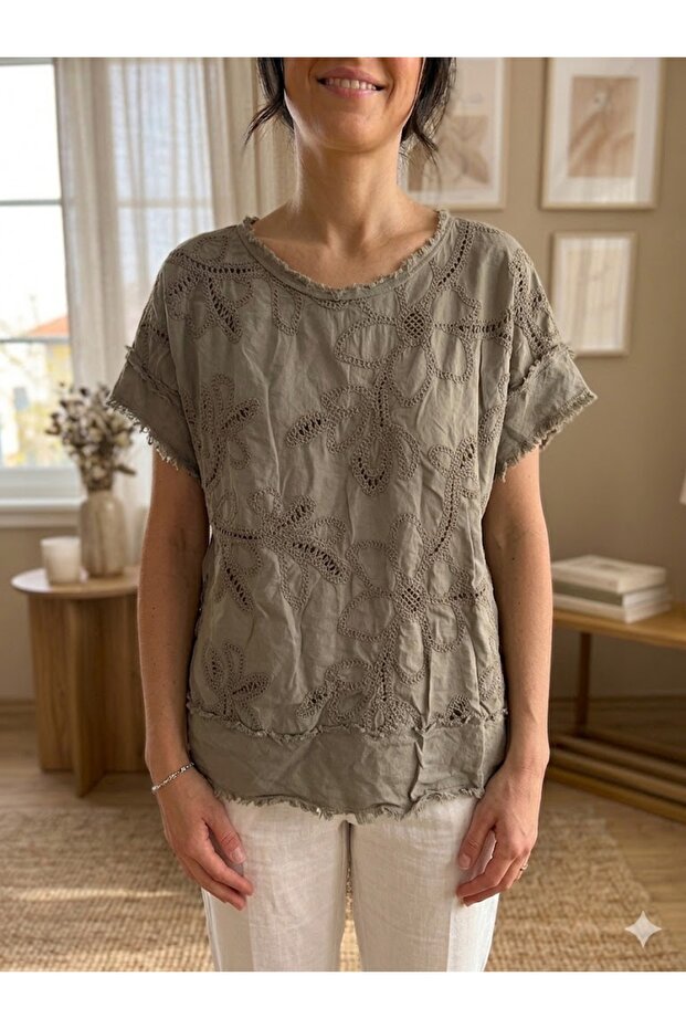 Women's Italian Mink Chain Leaf Pattern Scalloped Fringe Detailed Short Sleeve Blouse
