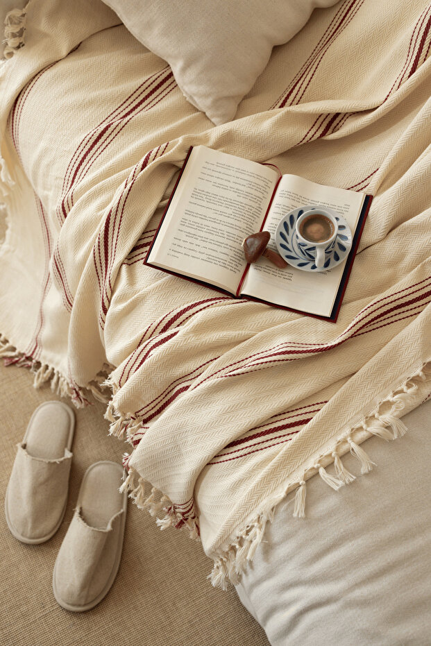 Burgundy Striped Single Bedspread /160X220 cm