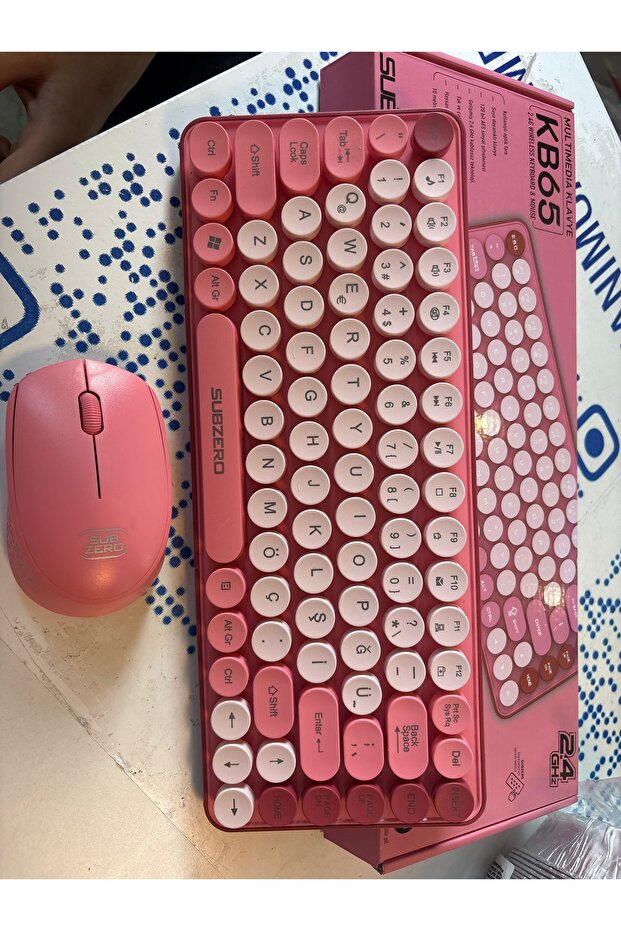 Renkli kablosuz klavye ve mouse seti