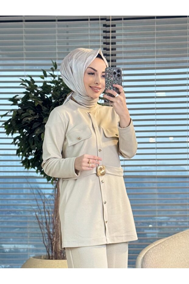 9830 بدلة بجيبين أماميين وحزام خصر باللون البيج