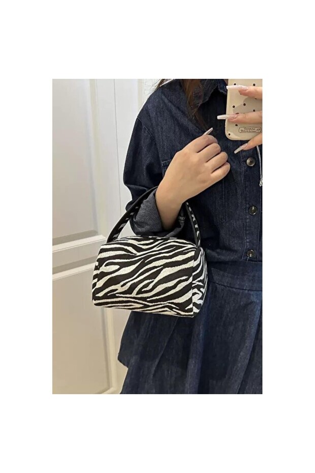 Stylish Makeup Bag with Zebra Pattern, Organized and Convenient Design