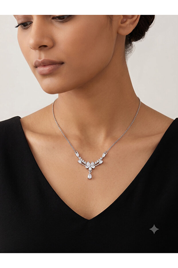 Elegance Flower Steel Necklace Silver