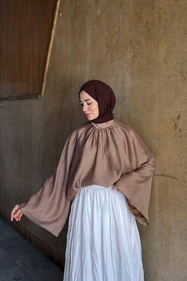 بلوزة فيليسا من فرو المنك الداكن
