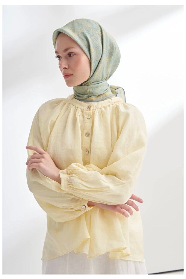 وشاح من قماش التنسل