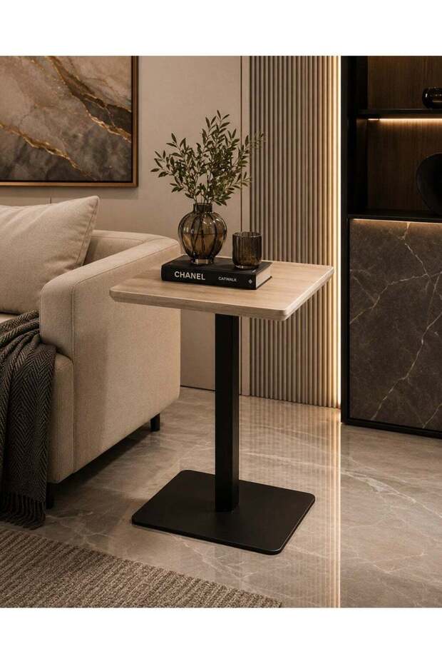 طاولة طعام مودرن مربعة 80×80 سم بسطح خشبي فاخر وقاعدة معدنية مركزية متينة – طاولة كافيه ومطعم ومكتب