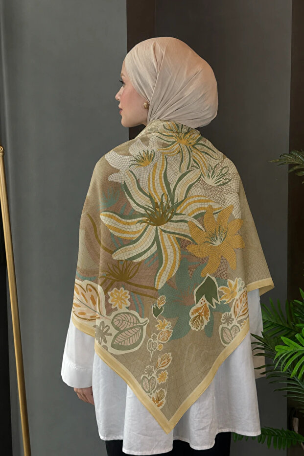 Bloom Pattern Shoulder Shawl - Yellow