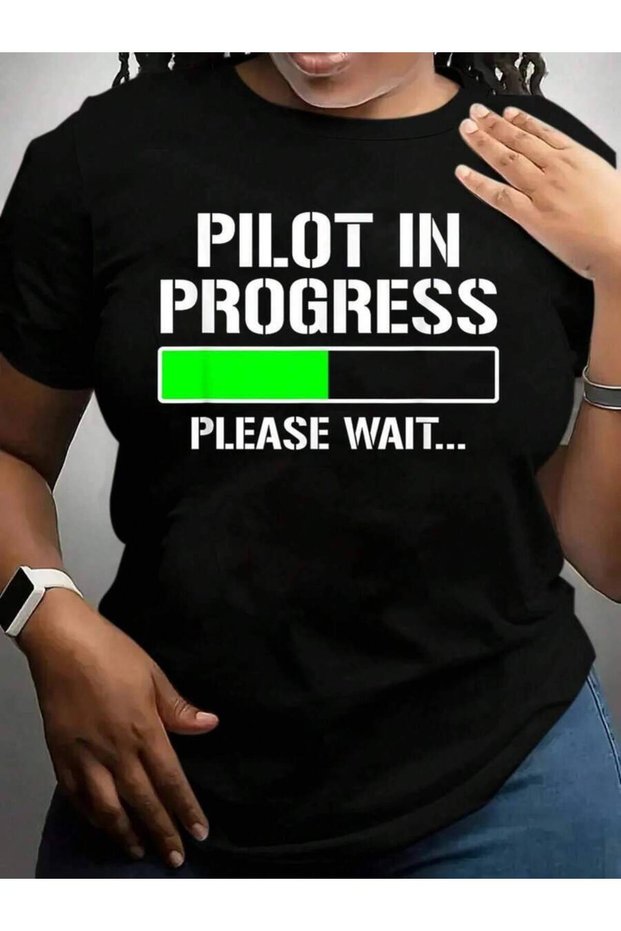 تي شيرت أسود مطبوع عليه عبارة "Pilot In Progress Funny Flight School Student"